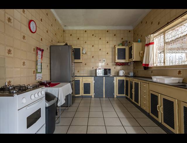 3 BEDROOM FREEHOLD FOR SALE IN REGENTS PARK